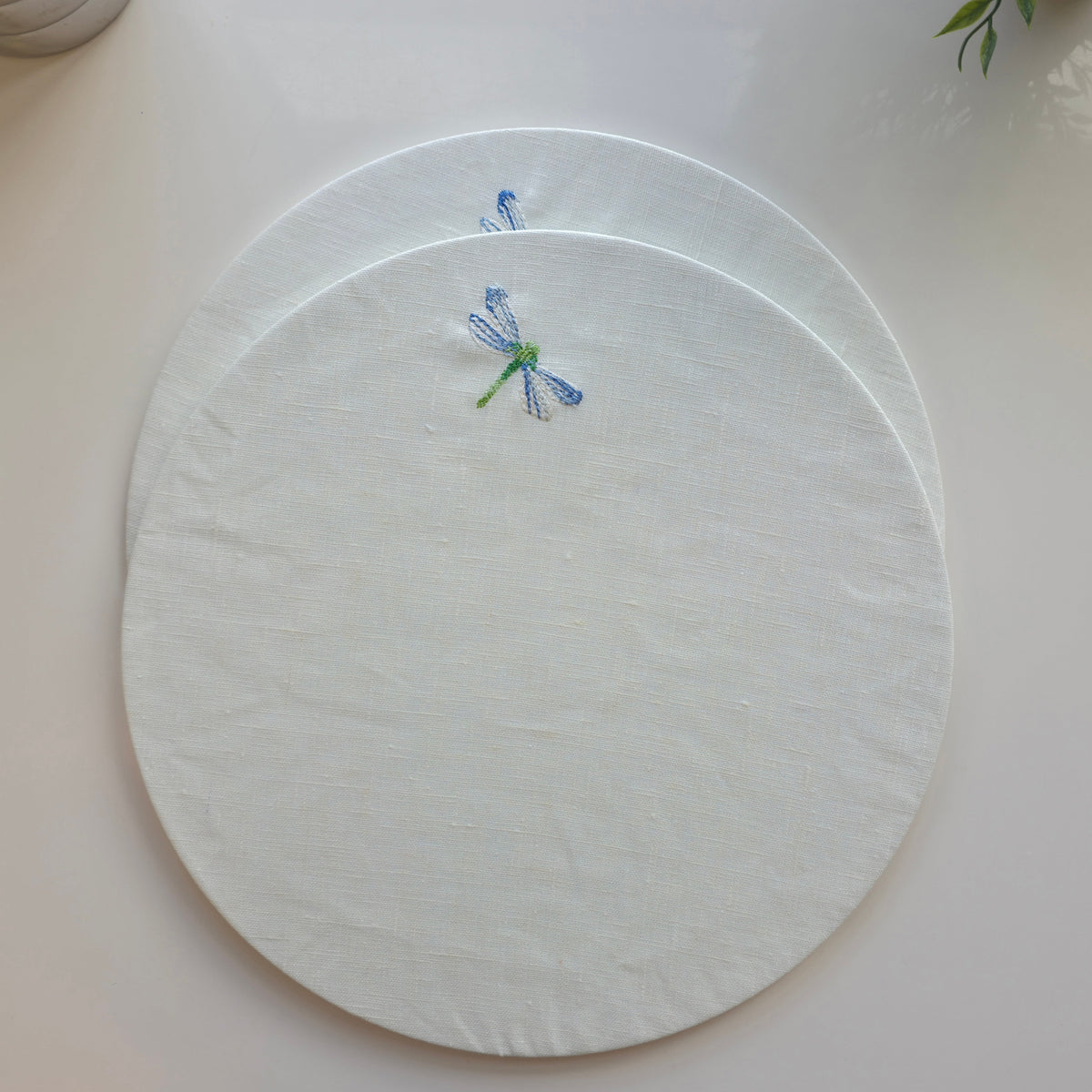 Toscana Dragonfly Placemats in Off-White – Set of 2