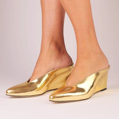 SOLARIS WEDGE – Golden Mirror Leather Mule