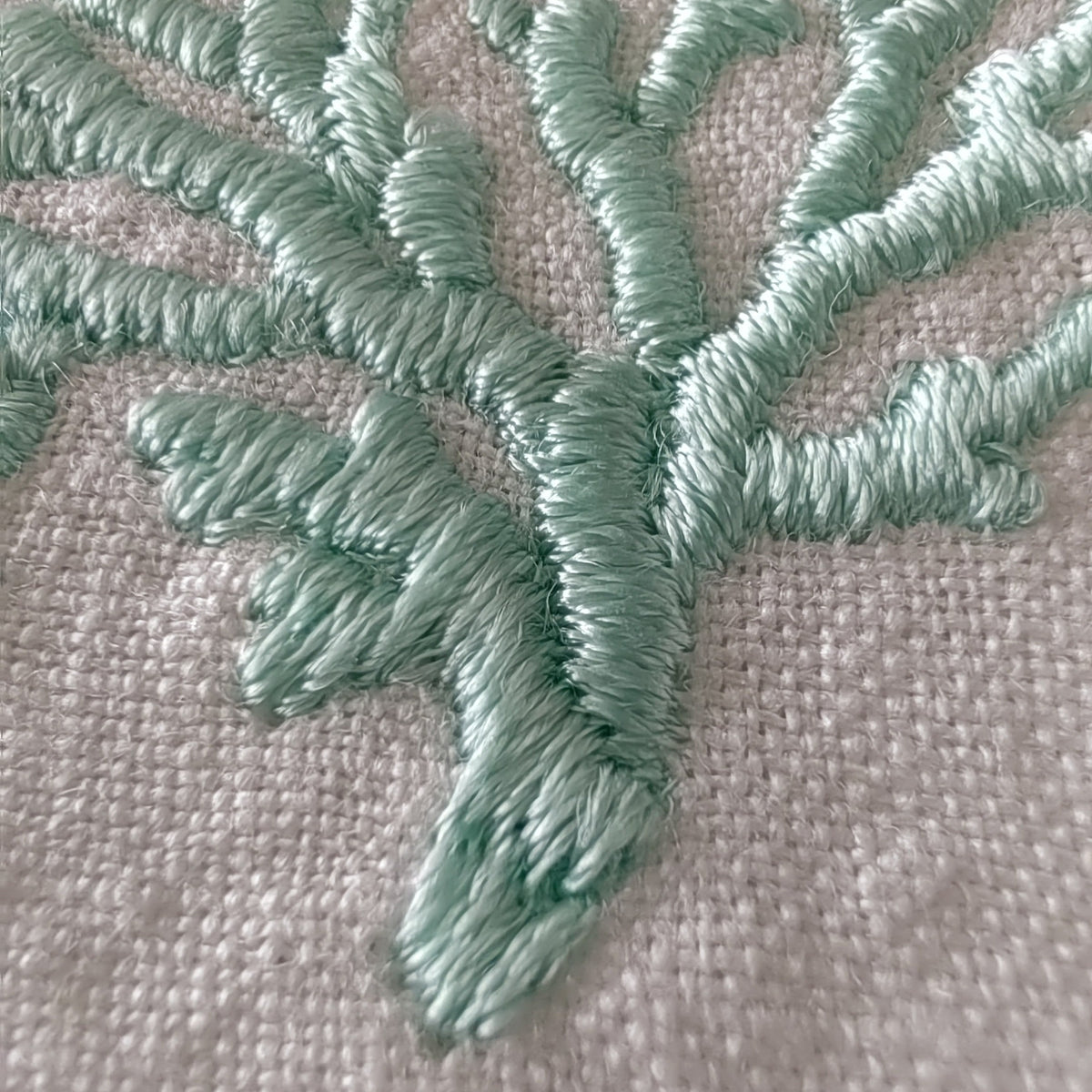 Toscana Aqua Coral Linen Napkins in Off-White – Set of 4