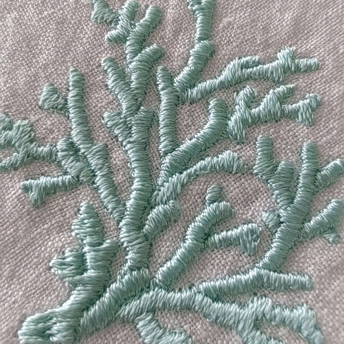 Toscana Aqua Coral Linen Napkins in Off-White – Set of 4