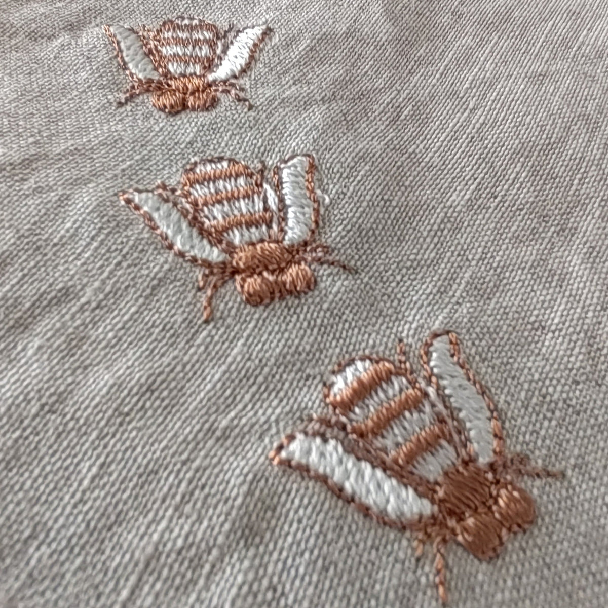 Toscana Bee Linen Napkins in Oatmeal Stone – Set of 4