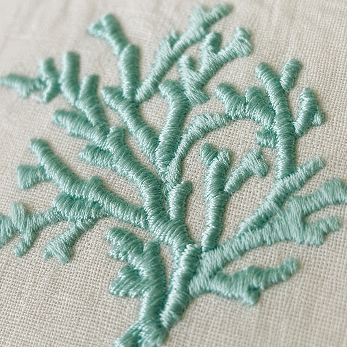 Toscana Aqua Coral Linen Napkins in Off-White – Set of 4